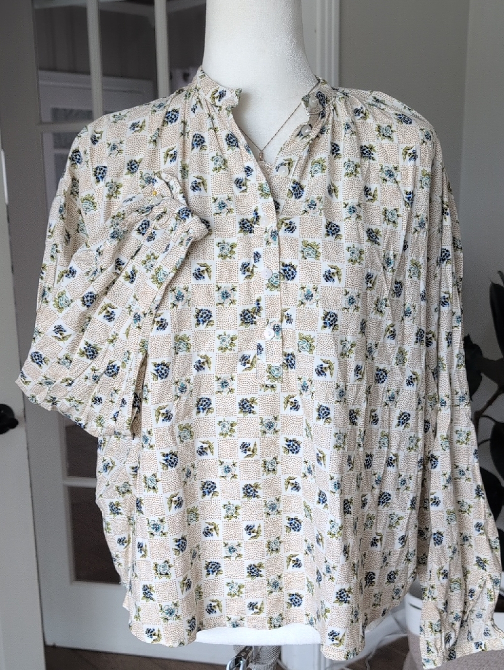 NWT Universal Thread Cream Floral  Long-Sleeve Peasant Top Shirt XS - Picture 2 of 9